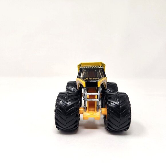 Monster Jam EARTH SHAKER Monster Truck 1:64 2024 Series 27 Vs. (ne5) - Picture 2 of 7